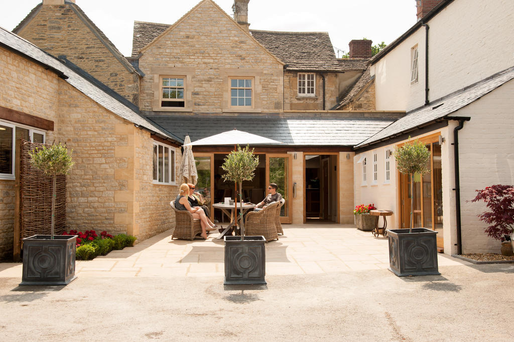 The Wychwood Inn Shipton under Wychwood Buitenkant foto