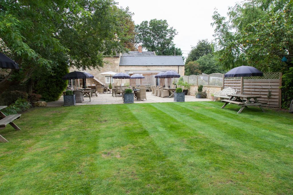 The Wychwood Inn Shipton under Wychwood Buitenkant foto