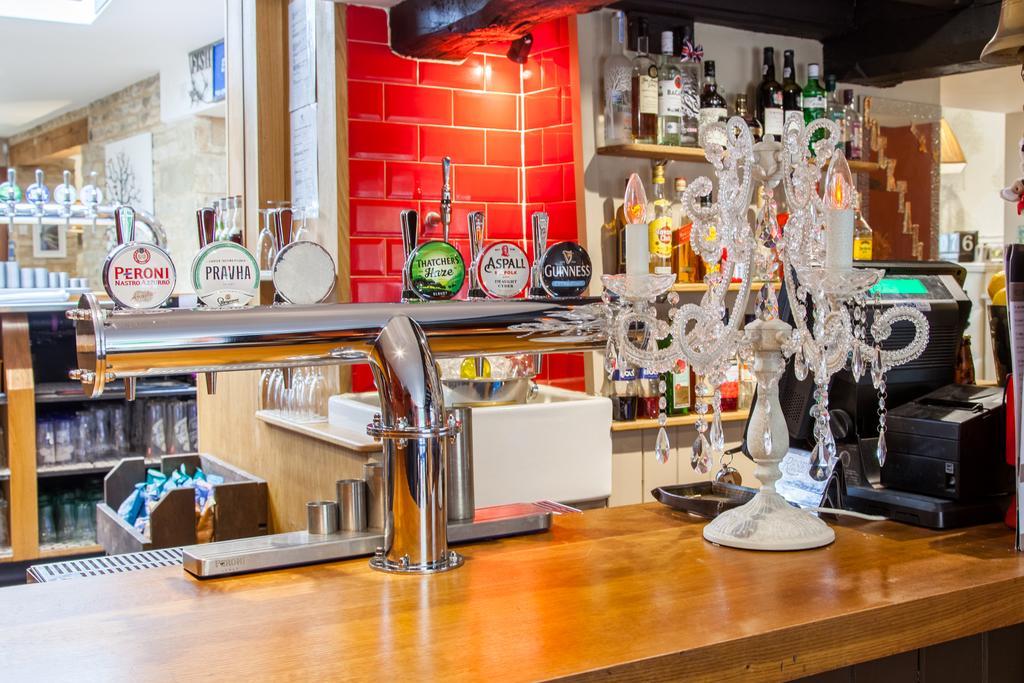 The Wychwood Inn Shipton under Wychwood Buitenkant foto