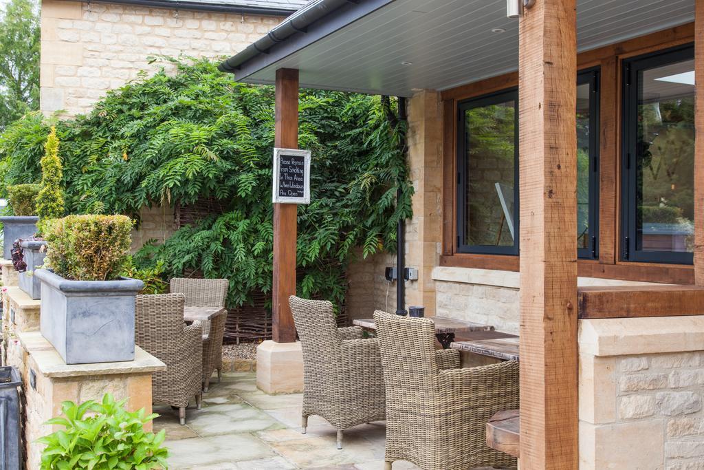 The Wychwood Inn Shipton under Wychwood Buitenkant foto