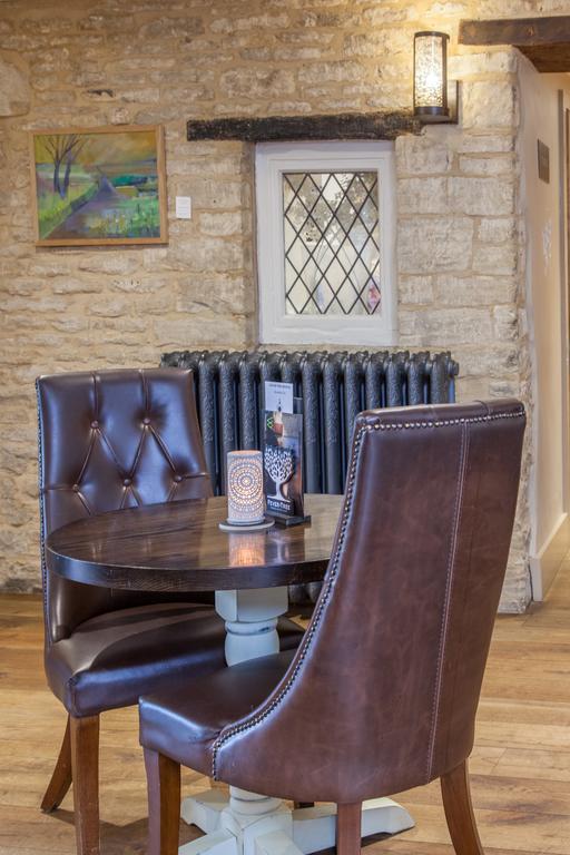 The Wychwood Inn Shipton under Wychwood Buitenkant foto